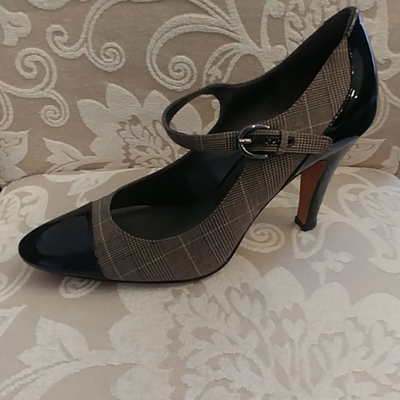Circa Joan and David Mary Jane Pumps - Picture 3 of 8